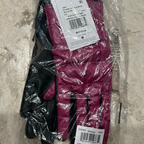 Women’s Ugg gloves - Picture 1 of 2